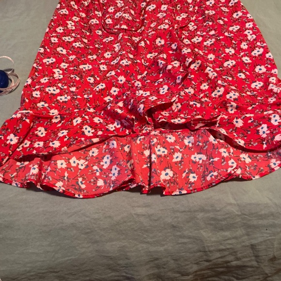 Veto Moda Molly 3/4 sleeve wrap dress in red with floral pattern - Picture 4 of 11